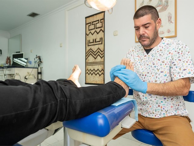 A importancia de realizar revisións periódicas no podólogo