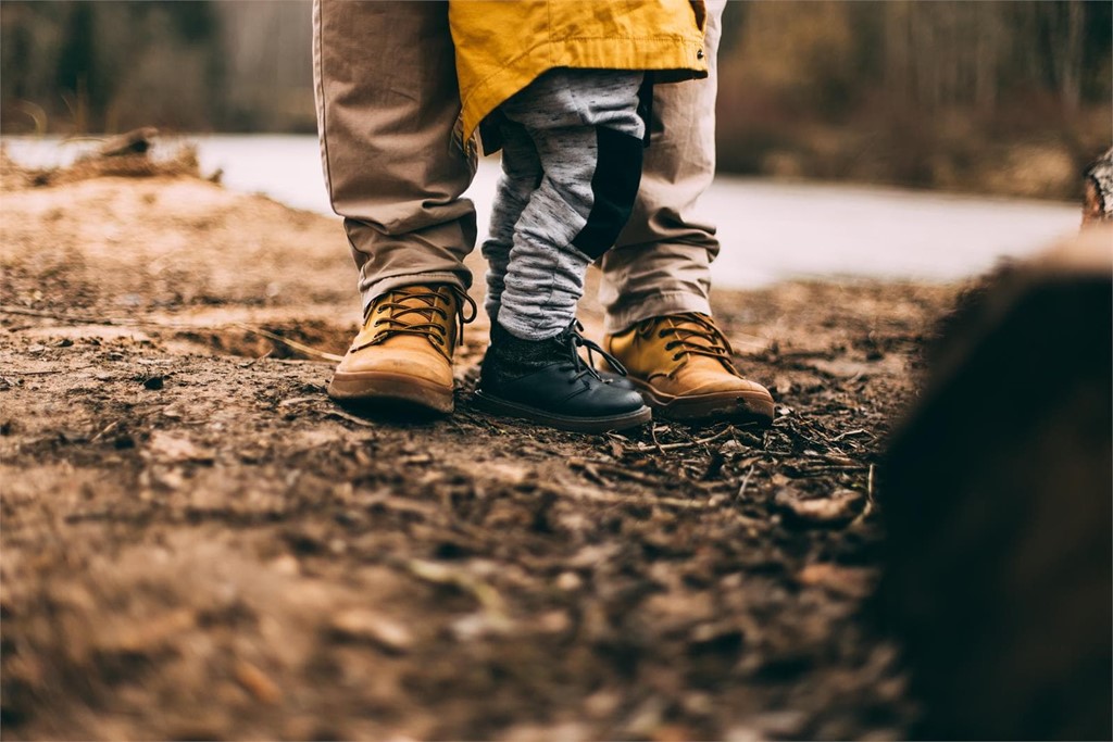 Cómo cuidar los pies de los niños durante el otoño