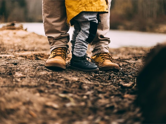 Cómo cuidar los pies de los niños durante el otoño